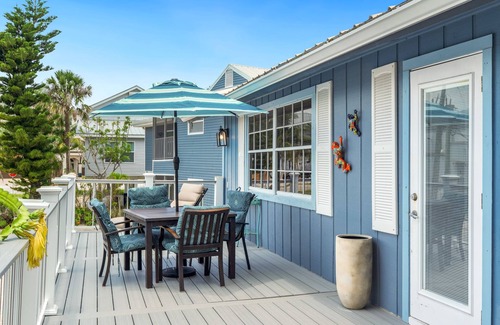 Fort Myers Beach House | ☀️Shared Pool + Grill | Pet Friendly | Short Walk to Beach | Eucalyptus B☀️