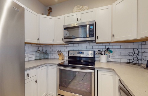Safe Harbor House | Shared Pool, Near Beach, Golf Cart Access