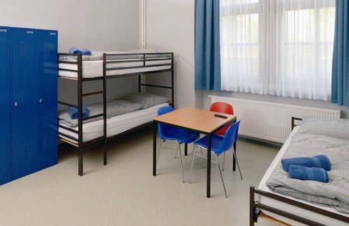 Guben Apartment | Shared room with private bathroom (up to 8 people), No. 2 - Hostel in Guben