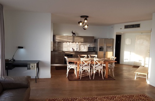 Bat Yam Condo | Сharming apartment in Bat Yam, 3 bedrooms, balcony, sea view, private parking!