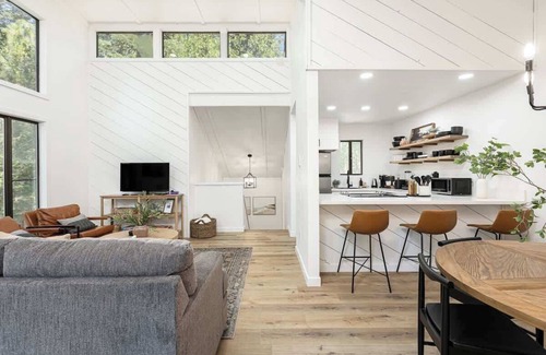 Shaver Lake Condo | Shaver's Modern Forest Retreat-Pool & Spa