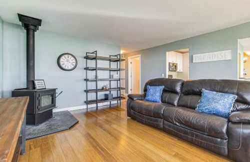 Cecil House | Shawano Lake House with Boat Dock, Kayaks, and Grill!