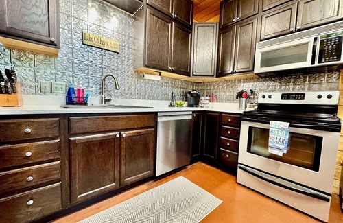 Marion House | Shawnee Overlook (Home & 2 Cabins)