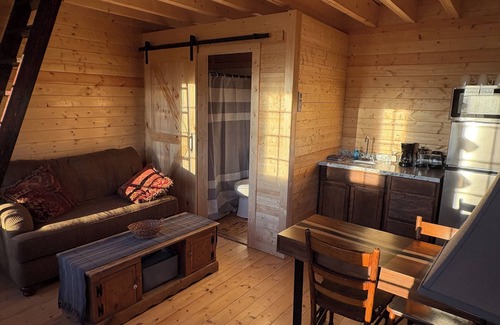 Makanda Cabin | Shawnee Wine Trail Farm Stay