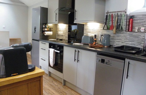 Cowling Cottage | SHAY BANK COTTAGE, pet friendly, with a garden in Cowling