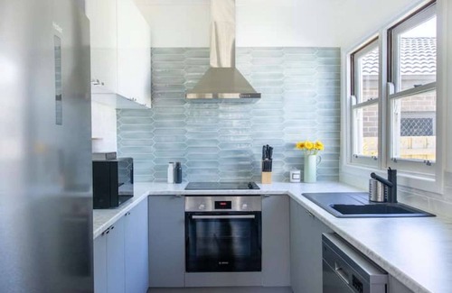 Rosebud House | She Sells Seashells - 2 Bedroom pet friendly cosy beach house - 4pm check out on Sundays*