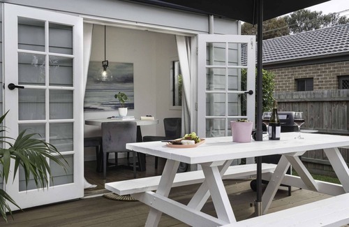 Rosebud House | She Sells Seashells - 2 Bedroom pet friendly cosy beach house - 4pm check out on Sundays*
