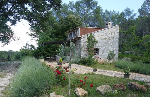 Carces House | shed with swimming pool, sleeps 3, on fenced 4000m2 plot