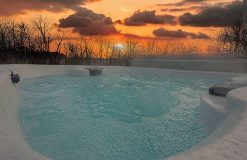 Shelbyville House | Shelby Stop on Bourbon Trail- HOT TUB