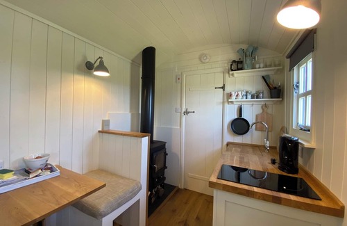 Sheldon Cabin | Sheldon Shepherd's Hut - Cosy Rural Retreat in the Peak District National Park