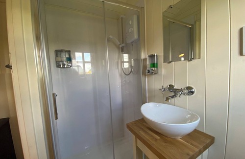 Sheldon Cabin | Sheldon Shepherd's Hut - Cosy Rural Retreat in the Peak District National Park