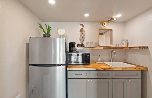 Rockport Apartment | Shell Room – Cozy studio comfort with resort amenities on the bay