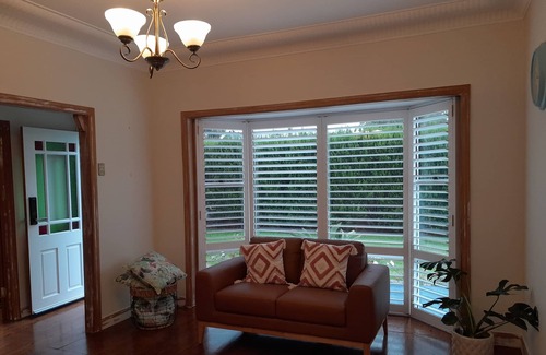 Shellharbour House | Shellharbour Village 3 Bedroom house with large pool, walk to beach & Cafes
