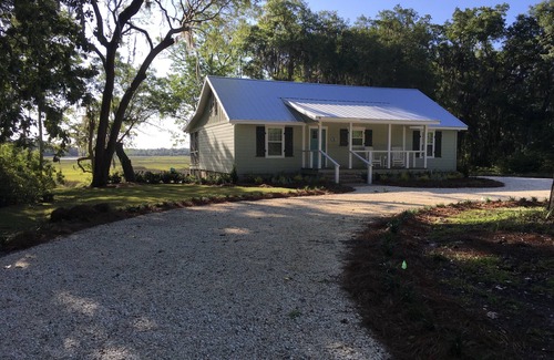 Valona House | Shellman Bluff GA & Harris Neck 0.5mi. Bird Nest Your perfect Nest & Marsh View