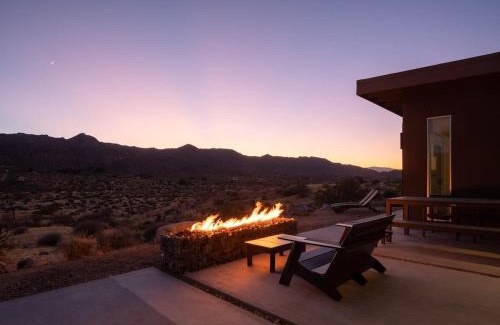 Joshua Tree House | Shelter 2 l A Classic At Joshua Tree Park Entrance