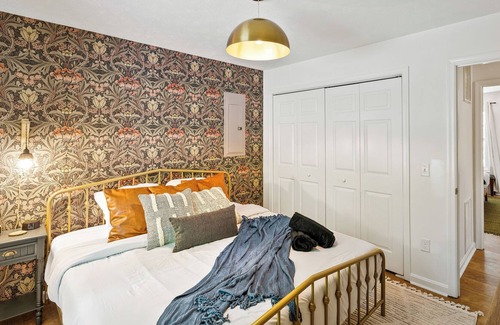 Mount Jackson Cabin | Shenandoah High Style Cozy Cabin with Patio and Fire Pit- Pet-Friendly!