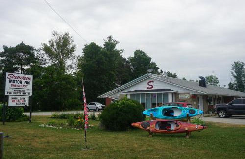 Wiarton Hotel | Shenstone Motor Inn and Restaurant