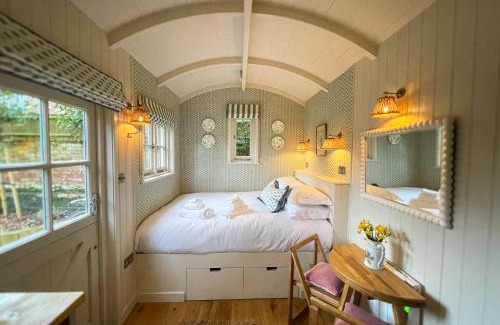 Steyning Bed & Breakfast | Shepherd's Hut at The Granary