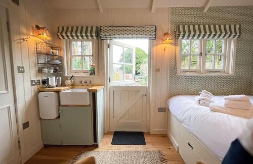 Steyning Bed & Breakfast | Shepherd's Hut at The Granary