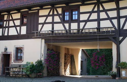 Niederfrohna Apartment | Shepherd's wagon red Lotte - Auszeithof Niederfrohna