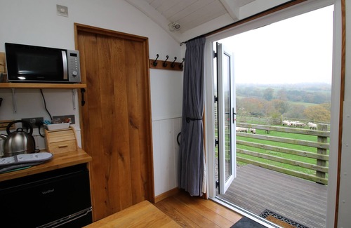 Farden Cottage | SHEPHERDS CABIN AT TITTERSTONE, pet friendly in Clee Hill