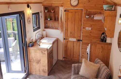 Malltraeth House | Shepherds Hut with hot tub on Anglesey North Wales