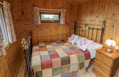 Farlow Cottage | SHEPHERDS RETREAT, pet friendly, with a garden in Cleobury Mortimer