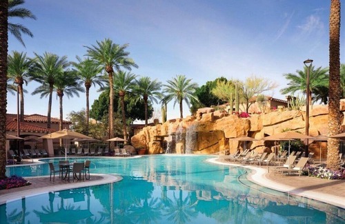 North Scottsdale Apartment | Sheraton Desert Oasis Villa a 1-bedroom apartment w/fully equipped kitchenette.
