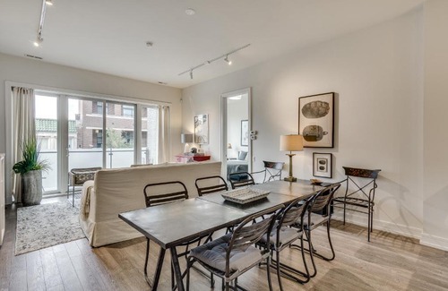 Sheridan Park Apartment | Sheridan Park Stunner! No Matter if You Are in Town for Business or Fun This Property Has You Covered apts
