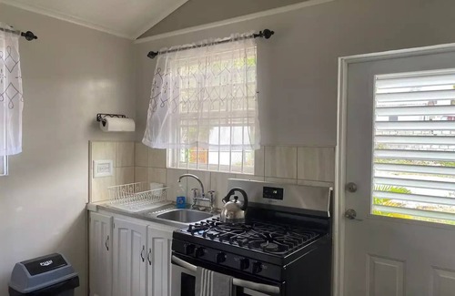Fitts Village House | Sheridan's PlacenLess than 1 minute walk to the beach
