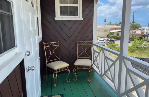 Fitts Village House | Sheridan's PlacenLess than 1 minute walk to the beach