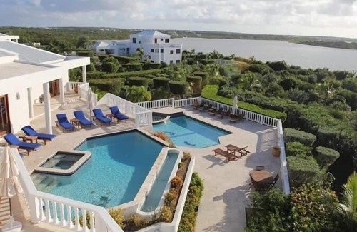 West End Village Villa | Sheriva - Harmony in West End by Personal Villas - Access to the Expansive Pool