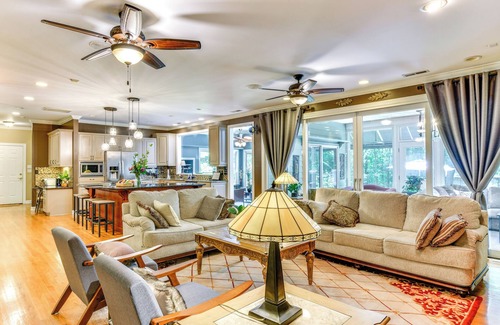 Sherrills Ford House | Sherrills Ford Escape w/Hot Tub, Deck & Yard