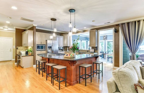 Sherrills Ford House | Sherrills Ford Escape w/Hot Tub, Deck & Yard