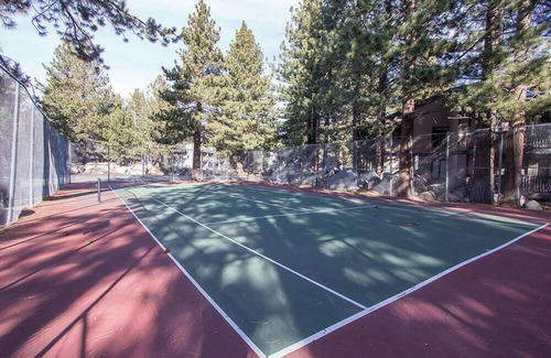 Mammoth Lakes Condo | Sherwin Villas | Free Shuttle & Near Skiing!
