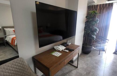 Malabanias Apartment | Sheryll Escapes - 1109, Phase 2 La Grande, breezy, hotel amenities!