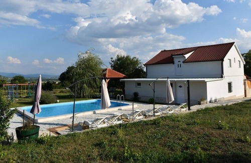 Hrvace House | Shetland Ranch