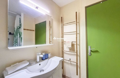 Sainte-Clotilde Centre Apartment | Shika – studio 5 minutes from the Ste-Clotilde clinic