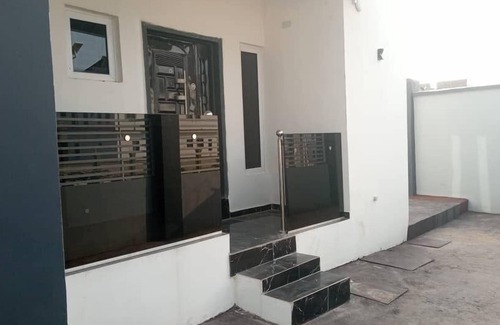 Ofin House | Shimawa-House-Sleeps4-Luxury&Privacy-24/7 Security