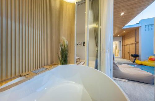 Chonburi House | SHIN Lalynn Pool Villa