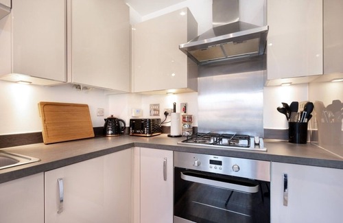 Shinfield House | Shinfield Studio Luxury Stay - 2 Parking - 20% Off