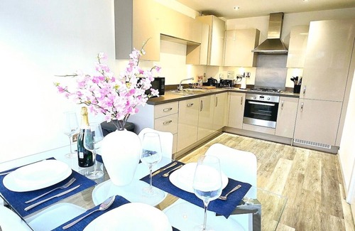 Shinfield House | Shinfield Studio Luxury Stay - 2 Parking - 20% Off