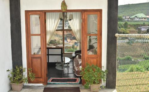 Nuwara Eliya House | Shiny Cot Bunker Room