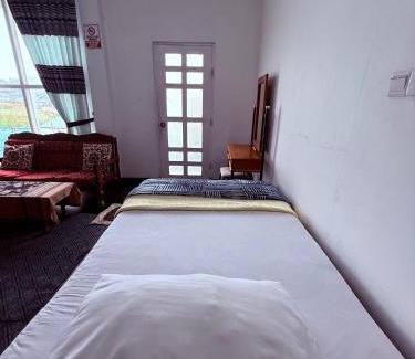 Nuwara Eliya House | Shiny Cot Bunker Room
