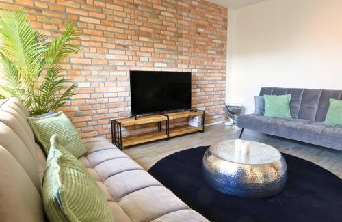 Neuenwalde Apartment | SHINYHOMEZ - Familienfreundliche Ferienwohnung in Geestland am Wattenmeer mit Terrasse, Küche und WLAN