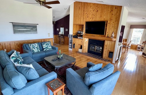 Duck House | Ships Watch! Affordable 4 BR Sound Front in Duck! Sunday check in June- August