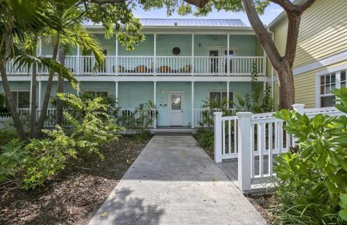 Truman Annex House | Shipyard Treasure by AvantStay Communal Pool Gated Community Great Location Week Long Stays