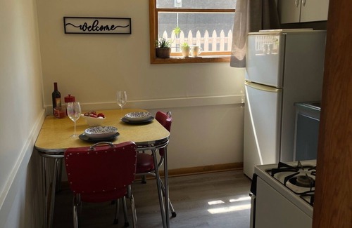Bridgeland House | Shiraz Suite Retro Wine-Inspired Hideaway - Walkable to Stampede Grounds