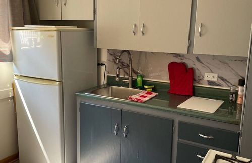 Bridgeland House | Shiraz Suite Retro Wine-Inspired Hideaway - Walkable to Stampede Grounds