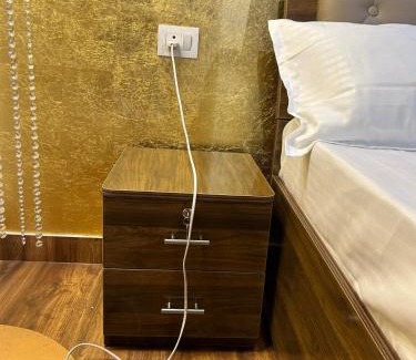 Panch Batti Apartment | Shiv - The Luxurious Gold Studio in Jaipur